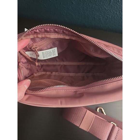 Lululemon Everywhere Crossbody 3L Metal Hardware Bag for Women - Picture 6 of 10